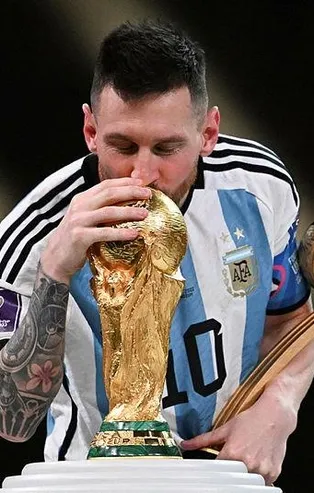 Dünya Kupası sonrası para bastı! Lionel Messi Cristiano Ronaldo'yu solladı servet kazandı