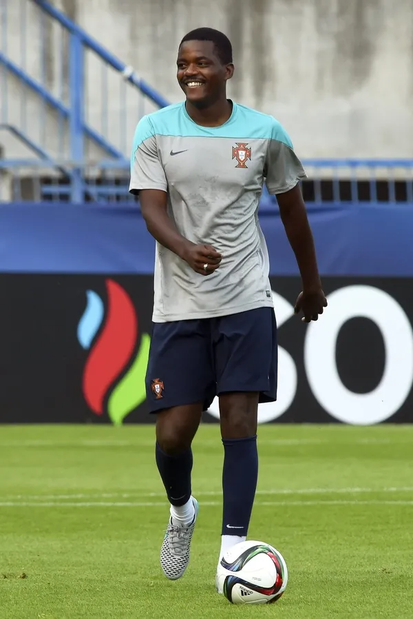 galatasaray-william-carvalho-icin-yeniden-devrede-teklif-degistirildi-1658741677712.jpg Galatasaray William Carvalho için yeniden devrede! Teklif değiştirildi-3