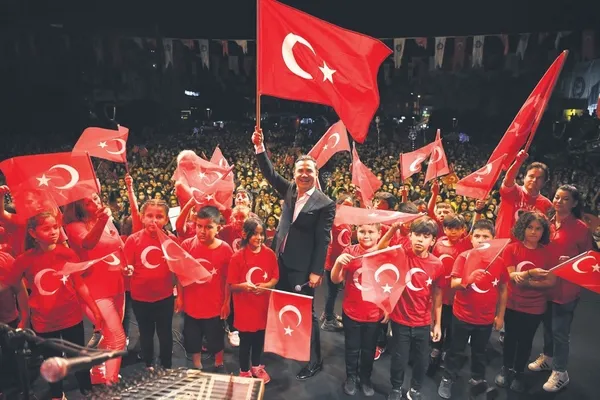 turkiyenin-dort-bir-kosesinde-konser-verdiler-cumhuriyetin-98-yildonumunde-milyonlarla-birlikte-bayram-sevinci-yasadilar-1635627265910.jpeg Cumhuriyet coşkusu! Türkiye’nin dört bir köşesinde konser verdiler!-2