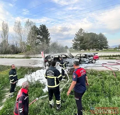 Burdur’da feci kaza! Araçlar hurdaya döndü