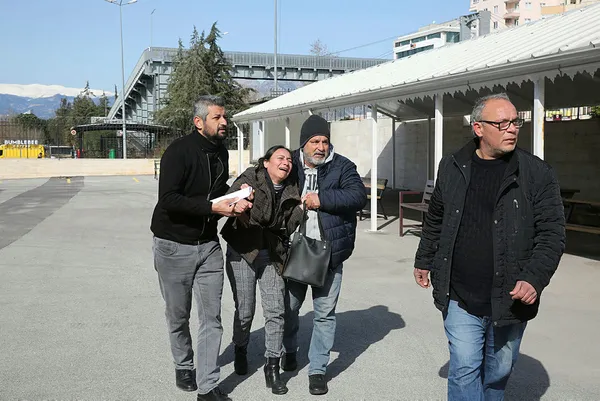 otel-odasinda-bogularak-olduruldu-teyzesinin-feryatlari-yurek-dagladi-akrabasi-da-tecavuz-etmis-1647843393007.jpg Otel odasında yarı çıplak cesedi bulundu! Teyzesinin feryatları yürek dağladı! Akrabası da tecavüz etmiş...-5