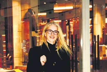 Burcu Esmersoy'dan hem toplantı hem de alışveriş!