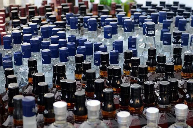 Mersin'de ölüm saçacaklardı!  1291 litre sahte içki ele geçirildi