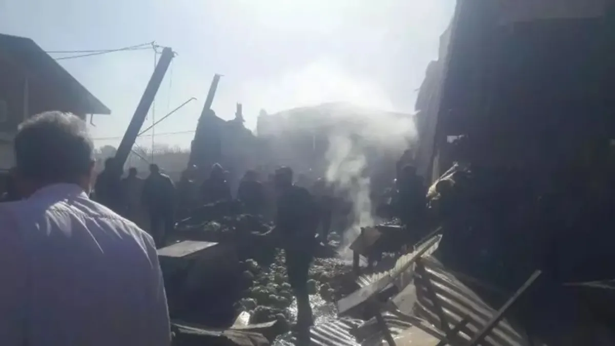 İran'da meyve sebze haline helikopter düştü