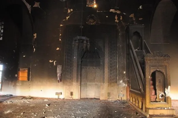 Teröristlerin ateşe verdiği Fatih Paşa Camisi 4 yıl sonra ibadete açıldı-4