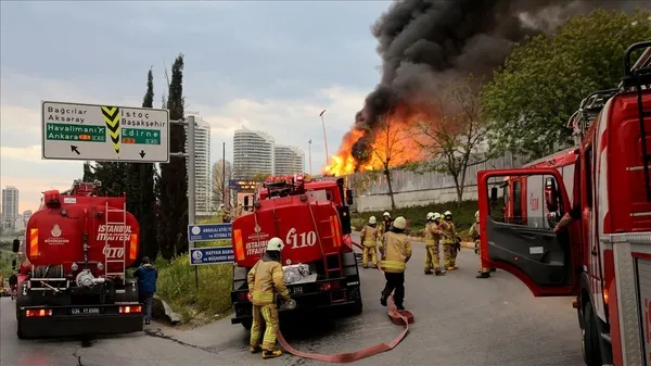 son-dakika-istanbulun-yangin-raporu-alevlerin-en-buyuk-nedenleri-sigara-ve-elektrik-kontagi-1606310410470.jpg SON DAKİKA: İstanbul'un yangın raporu: Alevlerin en büyük nedenleri sigara ve elektrik kontağı-7