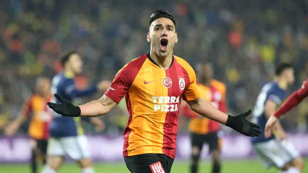 galatasarayin-kolombiyali-yildizi-falcao-4-dakikada-23-milyon-liranin-sahibi-oldu-1614506458892.jpg Galatasaray'ın Kolombiyalı yıldızı Falcao 4 dakikada 2.3 milyon liranın sahibi oldu!-4
