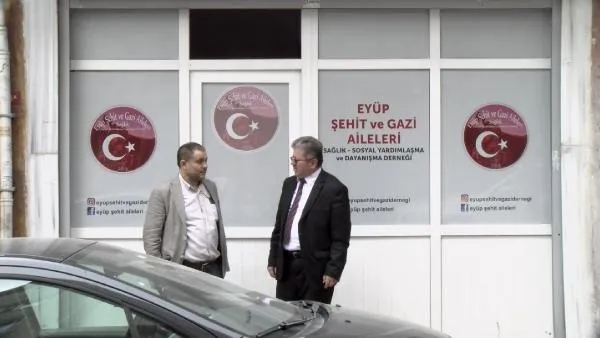 Eyüpsultan'da büyük saygısızlık! Şehit ve Gazi Aileleri Derneği'nin tabelası çalındı-3