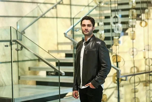 cakirbeylilerin-hircin-cocugu-edhonun-alpaslani-yunus-emre-yildirimer-ters-kose-yapti-yasini-duyan-inanamiyor-1626549425181.jpeg Çakırbeyliler'in en hırçını! EDHO'nun Alpaslan'ı Yunus Emre Yıldırımer hayrete düşürdü! Yaşını duyanın ağzı açık kalıyor-1