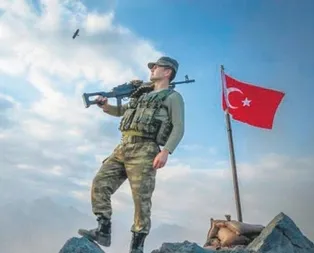 Kahraman Mehmetçik PKKnın tepesine bindi! Teröristlerin haberleşme ağı yerle bir!