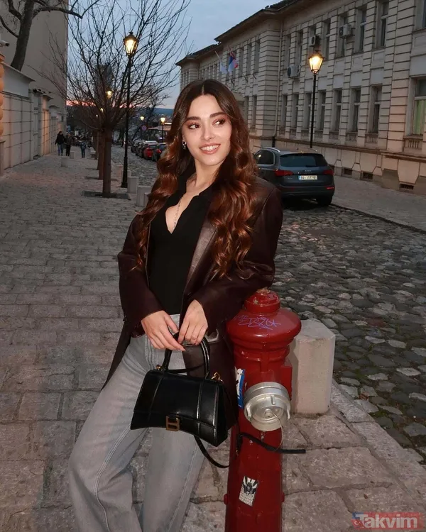 Aynadaki Yabancı’nın Azra’sı Simay Barlas’ın annesi “Böyle anne mi olur” dedirtti: Gören ablası sandı! - 3