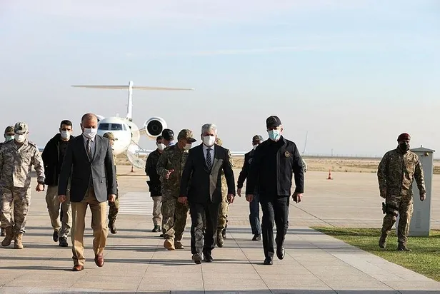 Milli Savunma Bakanı Akar ve komuta kademesi Suriye sınırında!-3