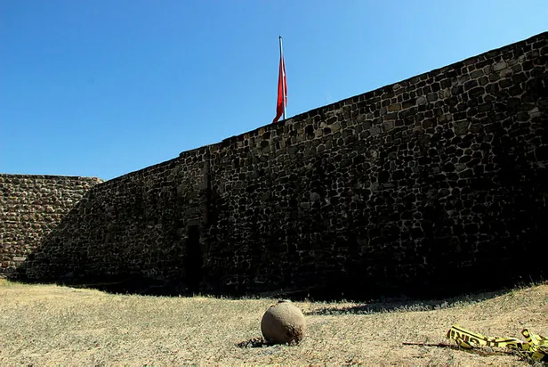 Erzurum Kalesi'nde kazı çalışmaları sürüyor-12