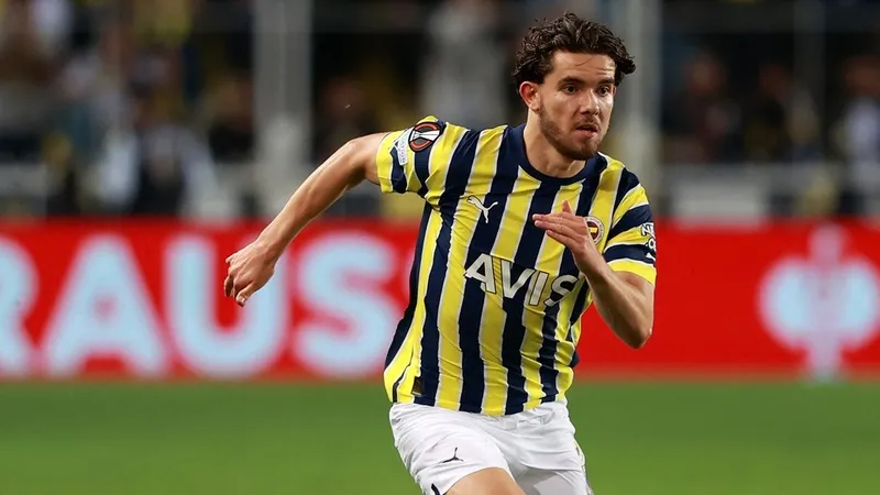 transfer-haberleri-fenerbahce-spektekuler-yildizi-gozune-kestirdi-12-gol-atip-6-asist-yaparak-sezona-damga-vur-1717521606657.jpg Fenerbahçe spekteküler yıldızı gözüne kestirdi! 12 gol atıp 6 asist yaparak sezona damga vurdu-4