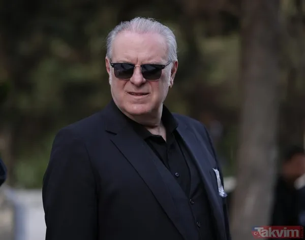 63 yaşında damat olmuştu! 4. kez evlenen Burak Sergen’in balayından ilk kare geldi! Eşiyle denizin ortasında... - 8