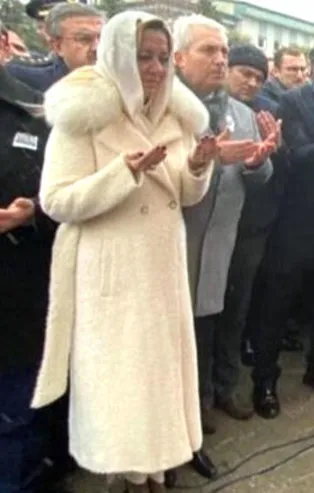 Yeniçağ gazetesinden İYİ Partili Aylin Cesur'u aklamak için cenaze namazı üzerinden yalan haber
