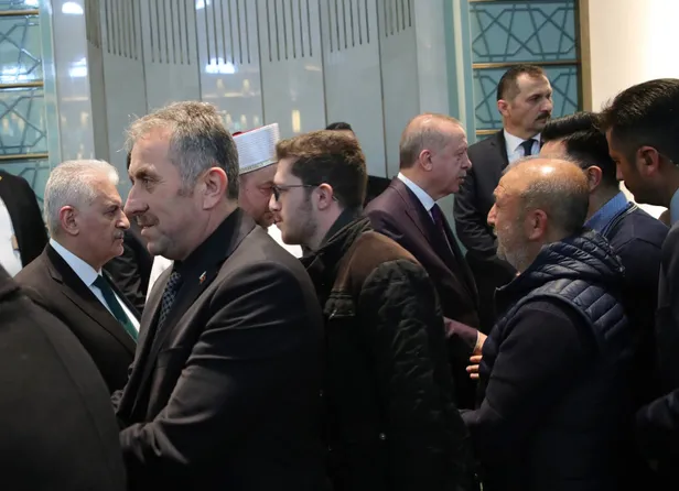 Son dakika: Başkan Erdoğan Cuma namazını Millet Camisi'nde kıldı-1