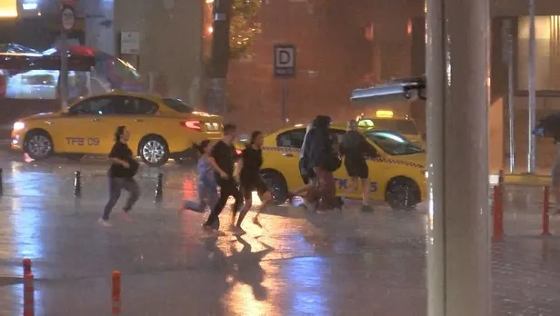 İstanbul ve 6 il için turuncu alarm! Esenyurt'ta kuvvetli yağış sele neden oldu | HAVA DURUMU-7