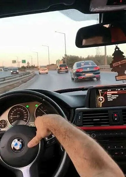 İzmir'de otomobille seyir halindeyken havaya ateş açan maganda yakalandı-2