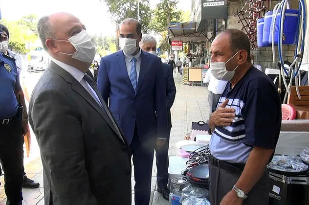 Esnaftan güldüren sözler! Vali duyunca kahkaha attı