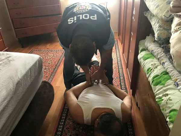 ankara-emniyetinden-polisiye-romanlarina-ilham-verecek-marina-operasyonu-1593342486390.jpg Ankara Emniyeti'nden polisiye romanlarına ilham verecek "Marina" operasyonu-7