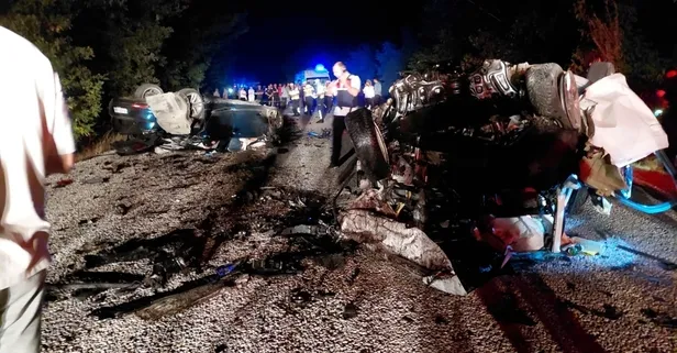 Çanakkale'de feci kaza! İki araç kafa kafaya çarpıştı: 6 ölü