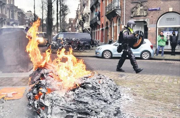 Gözde tatil merkezi Abant doldu taştı: Dağdaki trafik virüsü de sosyal mesafeyi de dinlemedi (Koronavirüs haberleri)-8
