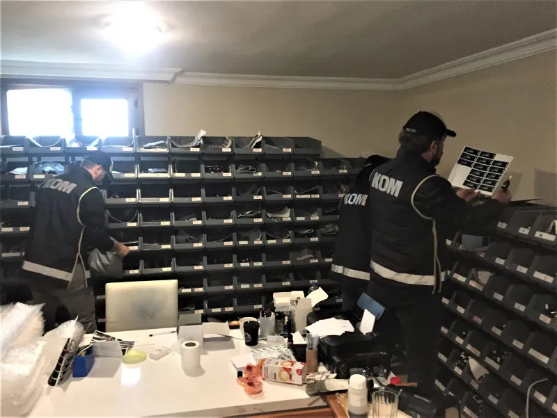 Lüks villayı elektronik sigara imalathanesine çevirmişler - 8