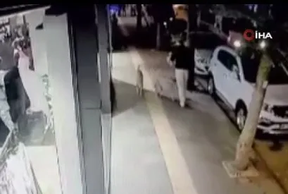 Kaldırımda yürüyeni bile ısırıyorlar