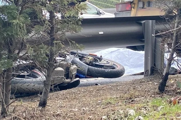 E-5'te korkunç kaza! Hafriyat kamyonunun altında ezildi