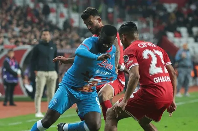 Antalyaspor hazırlık maçında İtalyan devi Napoli'ye 3-2 kaybetti