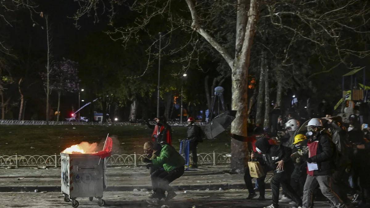 İstanbul Valisi Gül'den izinsiz gösteri uyarısı: "Yasal olmayan etkinliklere katılmamalarını önemle rica ederim"