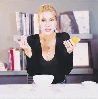 Çağla Şıkel yüzyıllık güzellik sırrını verdi