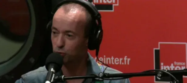 Fransız şarkıcıdan ahlaksız şarkı!