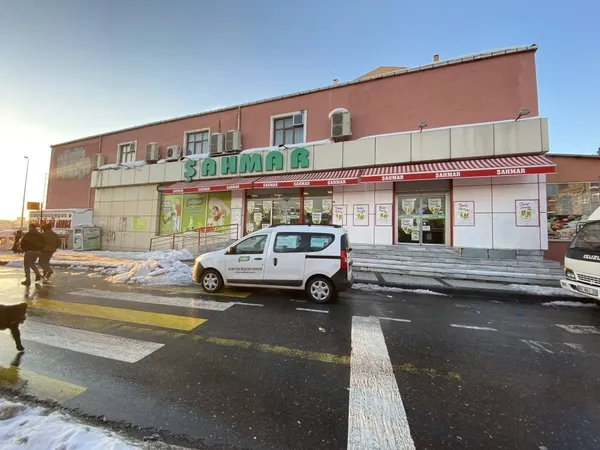 sahmar-marketler-grubu-bir-gecede-kapandi-tedarikciler-elleri-bos-dondu-1625206029890.jpg Şahmar Marketler Grubu bir gecede kapandı! Tedarikçiler elleri boş döndü-4