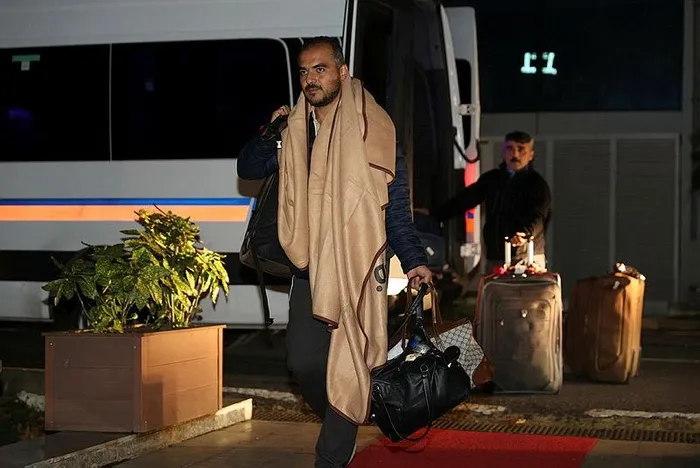 turkiye-mazlumlarin-yaninda-gazzeden-tahliye-edilen-vatandaslarimiz-istanbula-indi-1700535324778.jpeg Türkiye vatandaşlarını sahipsiz bırakmadı! Gazze'den tahliye edilen vatandaşlarımız İstanbul’a indi-5