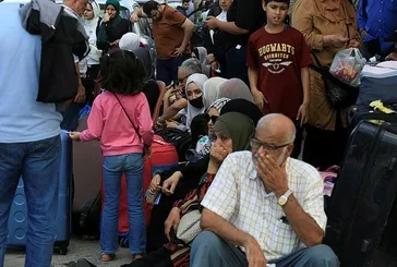 Yüzlerce Filistinli Refah Sınır Kapısı'nda: Gazze'nin soluk borusunda insanlık dramı!