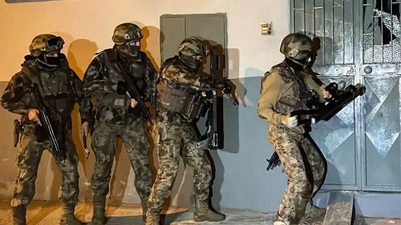 3-saldiri-ayni-hucre-moskova-saldirisinin-ucu-istanbuldaki-kilise-saldirina-uzandi-1711352344518.jpeg İstanbul'da gezi Moskova'da katliam | Rusya'daki terör eyleminin şifreleri çözülüyor! Türkiye'ye neden geldikleri ortaya çıktı! Bir kişi daha tutuklandı-32