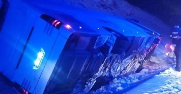 Malatya’da kontrolden çıkan yolcu otobüsü devrildi!