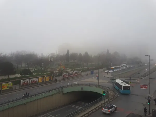 İstanbul'da sis kabusu! Boğaz gemi geçişlerine kapatıldı-2
