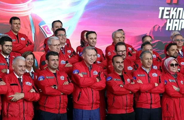 baskan-erdogandan-teknofestte-yerel-secim-mesaji-fetret-devri-yasayan-sehirlerimizi-tekrar-hizmetle-bulusturac-1695989850440.jpeg
