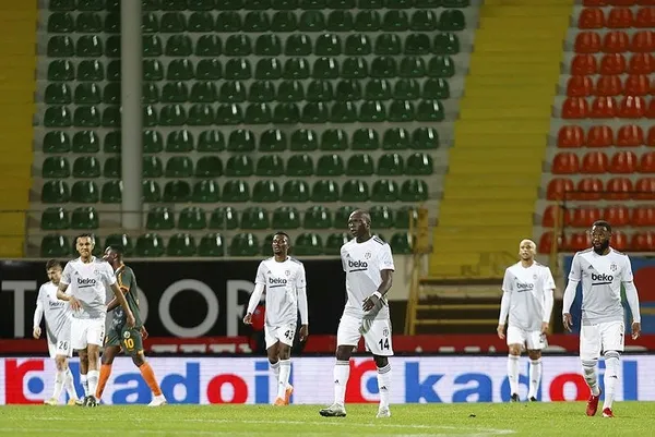Beşiktaş Alanyaspor maçında Sergen Yalçın hakeme çok sinirlendi! "Kabadayılık mı yapıyorsun sen?"-7