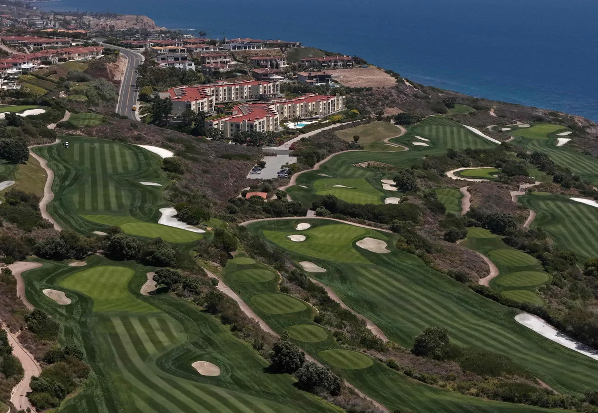 trumpin-golf-sahasinda-uzerinde-muhimmat-bulunan-bir-kisinin-guvenlik-onlemlerini-incelerken-yakalandigi-duyur-1785918821015.jpg Trump'ın California'daki golf sahasında silahlı şüpheli yakalandı: Evinden cephanelik çıktı | İsrail şüphesi-3