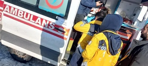 Van'da korkunç kaza: Yolcu otobüsü buzlu yolda kayarak devrildi!-5