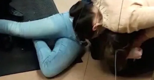 Akılalmaz kavgada arkadaşının kulağını koparıp yere fırlattı-1
