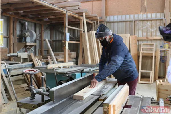 Çayeli İlçesinde Ahşap Ustası Nesrullah Özdemir, Dede Mesleği Olan Ahşap Ustalığını Taşınabilir Ahşap Yayla Evleri Yaparak Devam Ettiriyor. Farklı Mimarilerde...