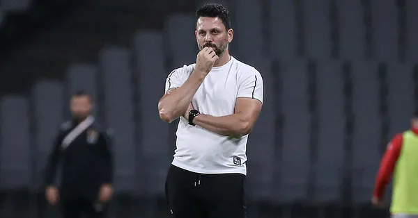 Fenerbahçe'nin başında Erol Bulut'u bekleyen tehlike! Ateşten gömlek giyiyor...