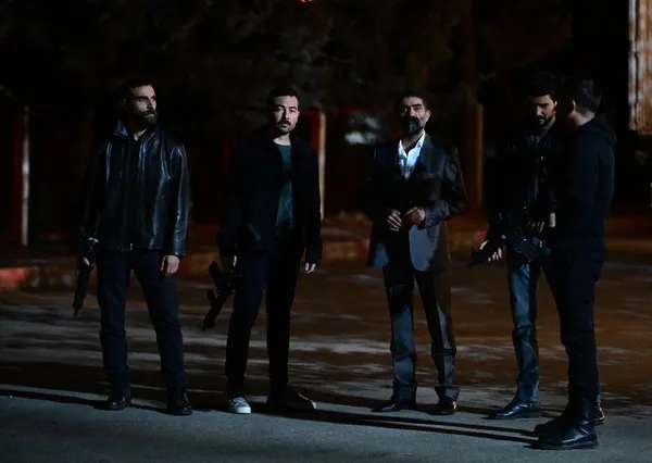 cezayiri-endiselendiren-olay-iste-ben-bu-cihana-sigmazamin-38-bolumunden-ipuclari-1695629330856.jpg Cezayir’i endişelendiren olay! İşte Ben Bu Cihana Sığmazam’ın 38. bölümünden ipuçları...-2