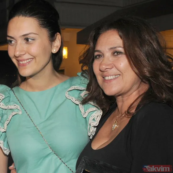 Hülya Darcan Ve Kızı Bergüzar Korel