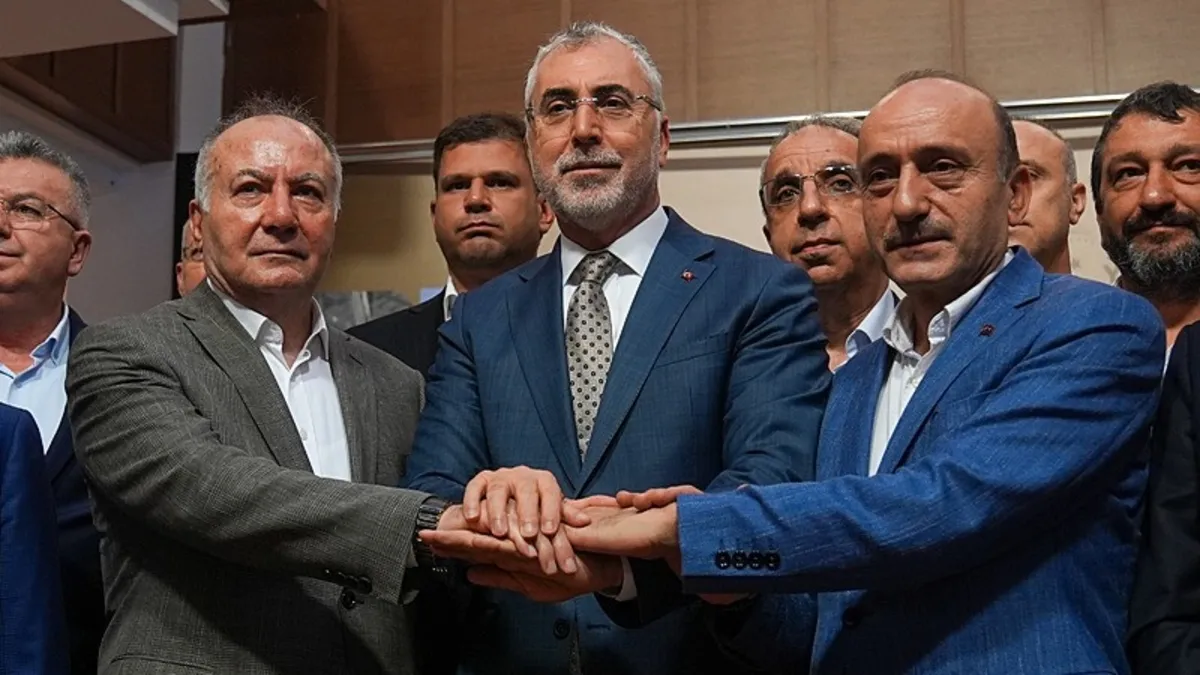 Kamu işçisi zammı için anlaşma tamam | HAK-İŞ ve TÜRK-İŞ imzayı attı!
